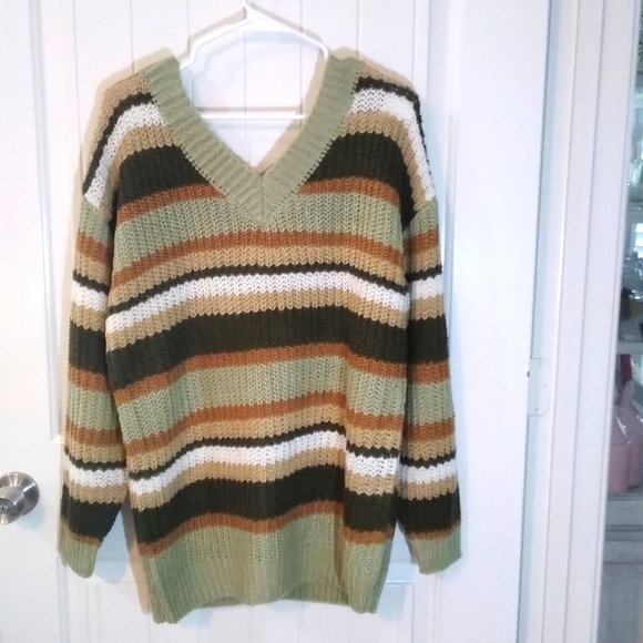 N.Y.L.A. Sweaters - NO COMMENT V-NECK SWEATER